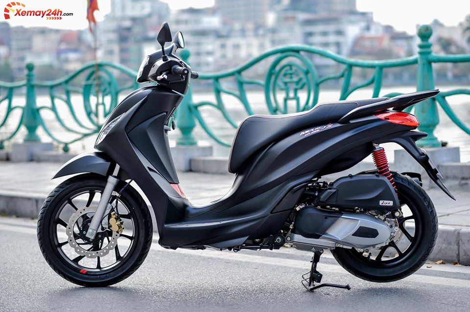 Chi tiết và đánh giá xe Piaggio Medley 2022