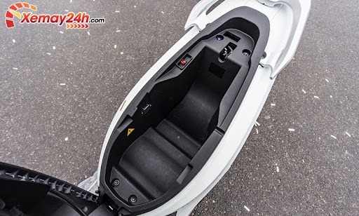 VinFast Feliz ăn điểm với cốp xe rộng rãi.