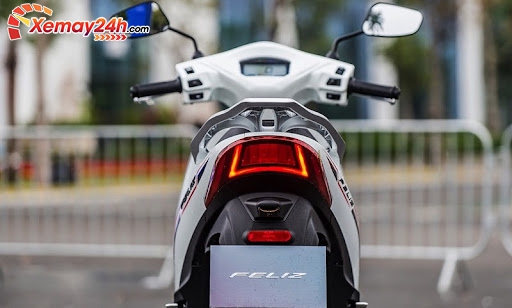  Phần đuôi xe có phong cách thiết kế tối giản, sang trọng.