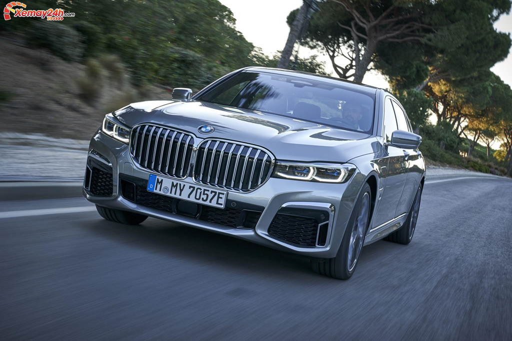 BMW 750Li màu xám bạc