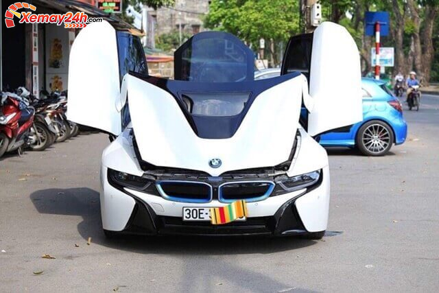 Đầu xe BMW i8 ấn tượng với cụm lưới tản nhiệt hình quả thận