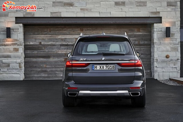 Đuôi xe BMW X7 cao và ấn tượng