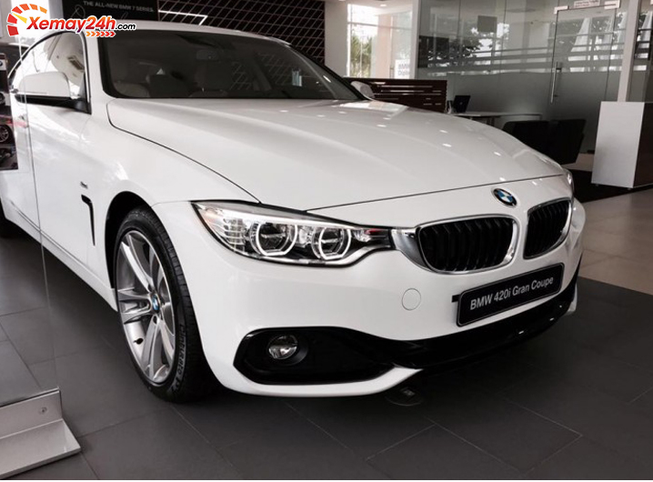 Lưới tản nhiệt hình quả thận đặc trưng thiết kế rộng sang 2 bên của BMW 420i Gran Coupe 2021