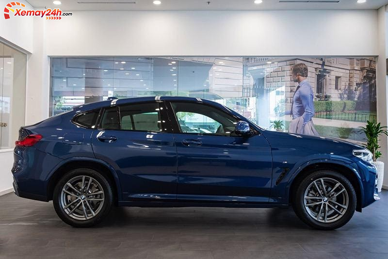 Thân xe cứng cáp với phong cách của một chiếc Coupé.