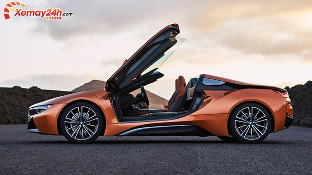 Xe BMW i8 2021 màu vàng đồng