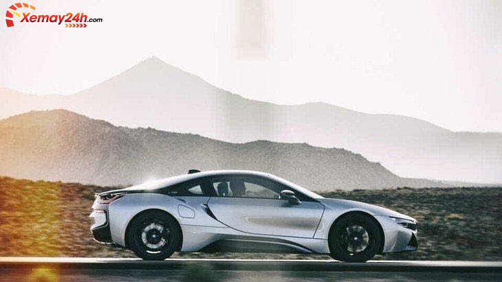 Xe BMW i8 2021 màu xám