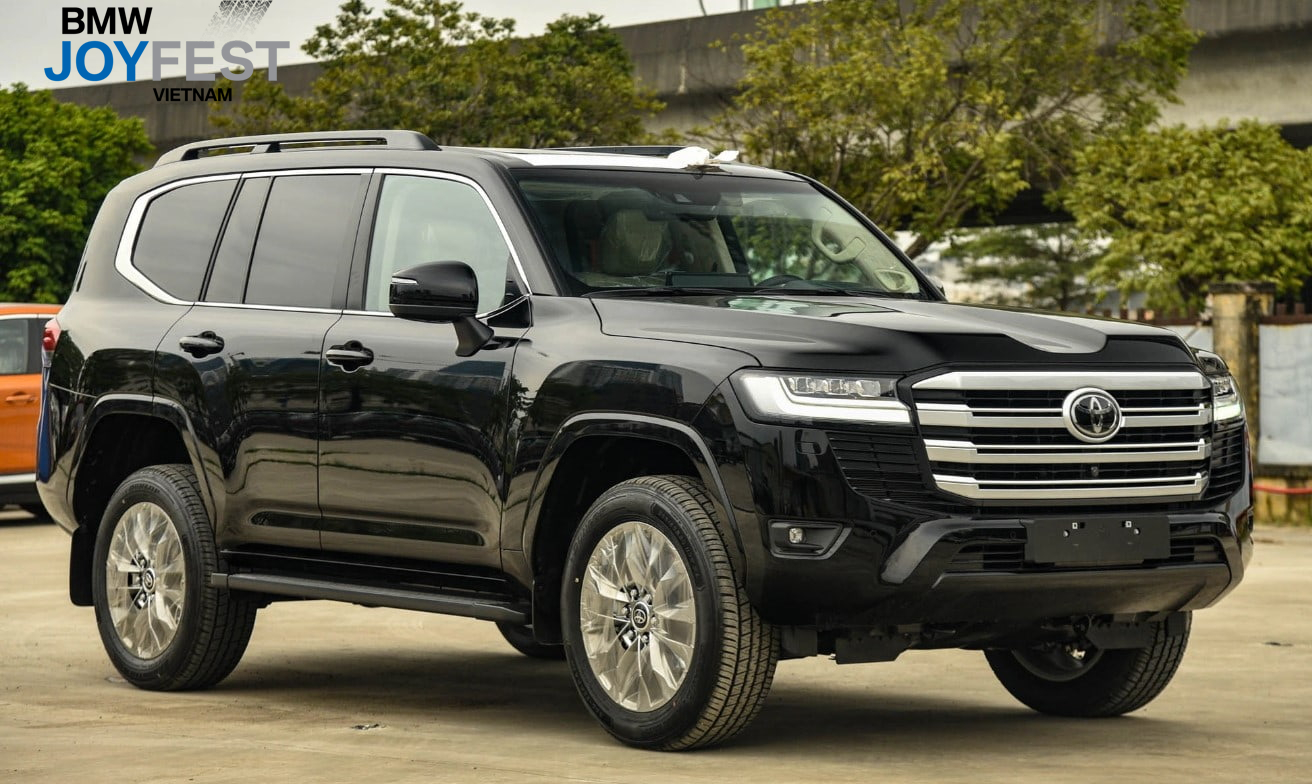 Lexus LX 570 vs Toyota Land Cruiser