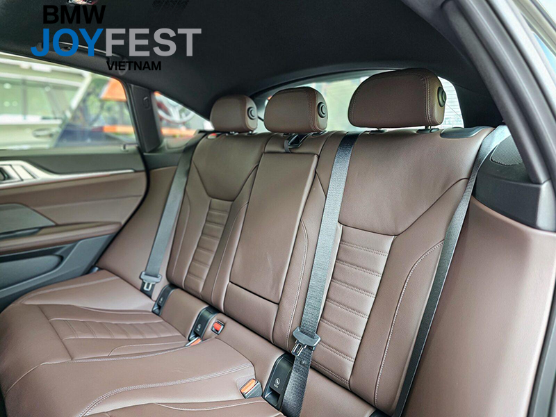 Hàng ghế sau của BMW 430i Gran Coupe