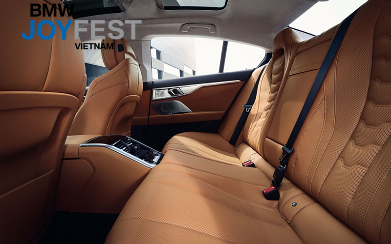 hàng ghế sau của bmw 8 series