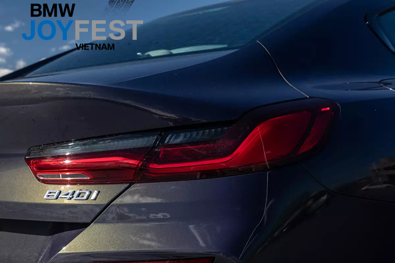 đèn hậu xe bmw 8 series
