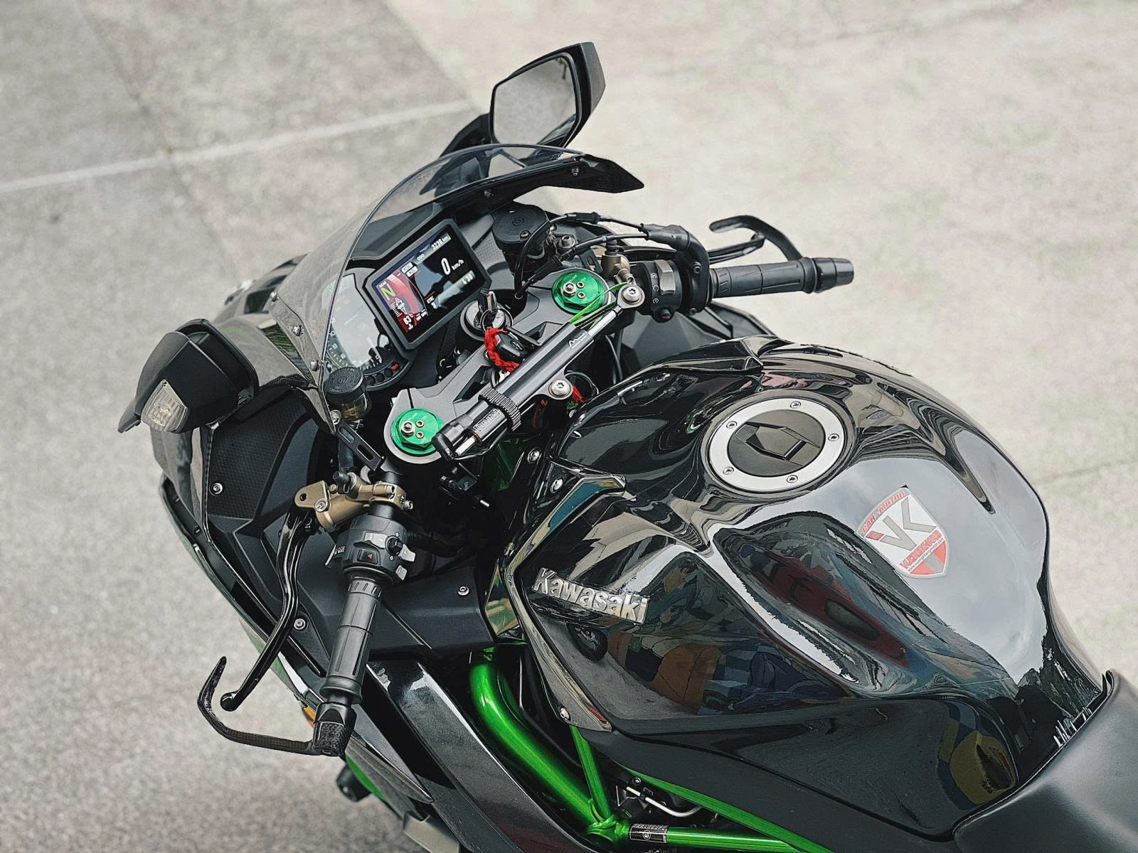 Tay lái Kawasaki Ninja H2 Carbon 