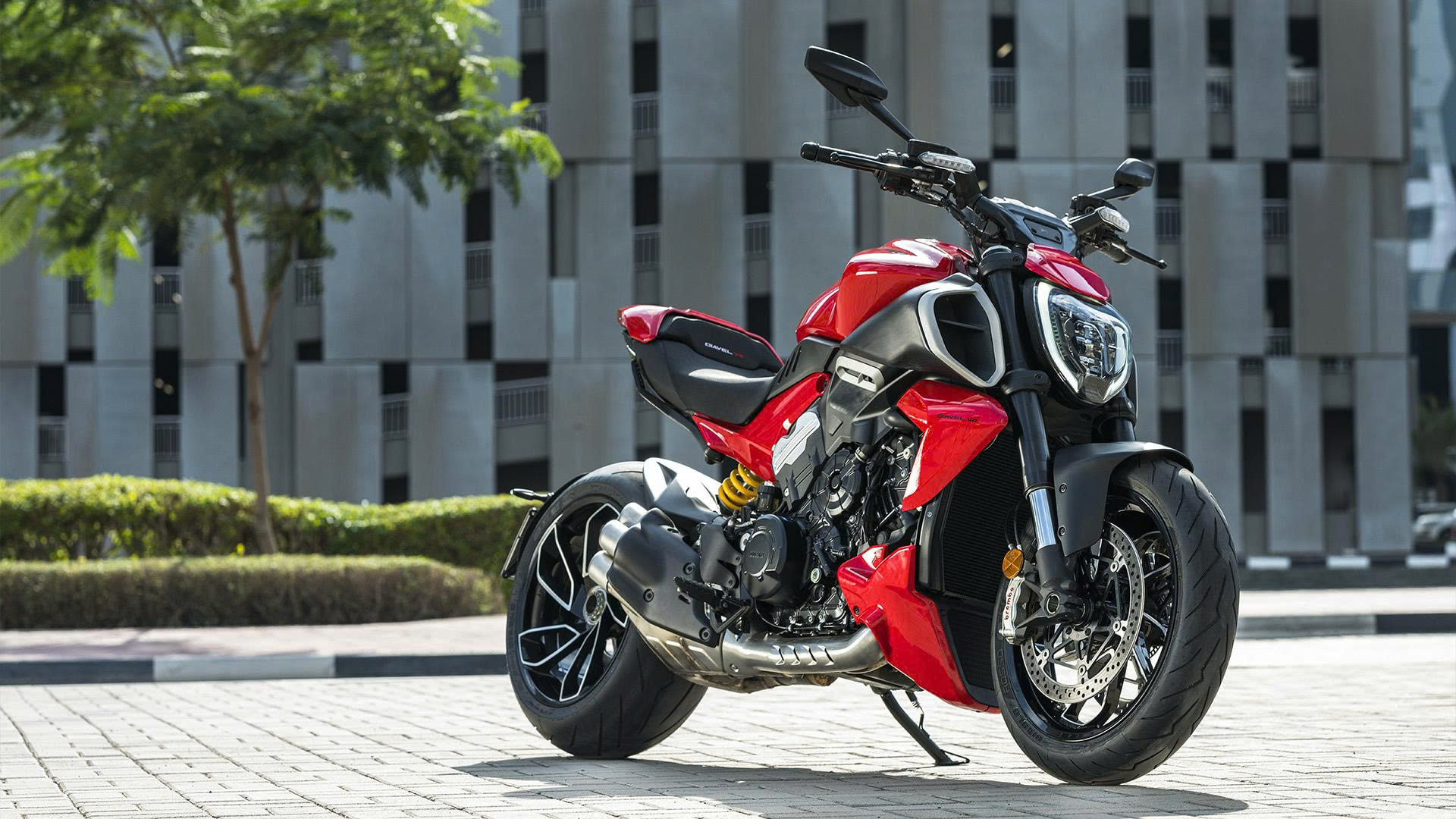 Ducati Diavel V4 2023 - Giá bán, Khuyến mãi, Đánh giá chi tiết có nên mua?