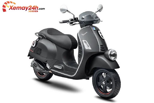 Yên xe bọc da với đường chỉ khâu nổi bật, chỗ ngồi rộng rãi 