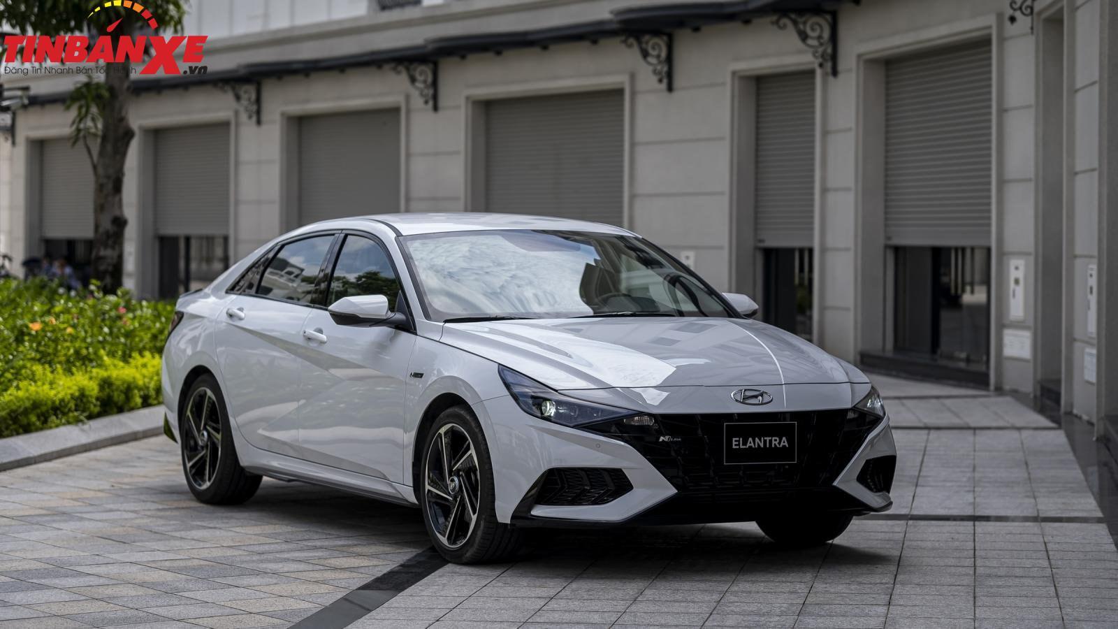 Hyundai Elantra 2023 - "Thoáng rộng" cho mọi hành trình